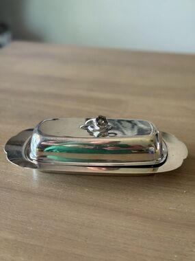 Vintage Oneida Silversmiths Covered Silver Plate Butter Dish/Glass ANTIQUE 50S